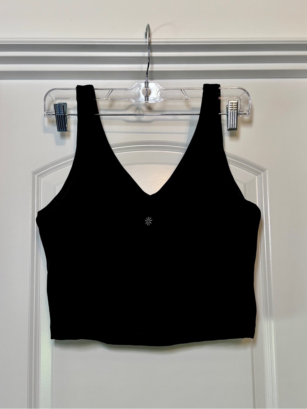 NWOT Athleta Transcend V-Neck Crop Sports Bra - Picture 2 of 9